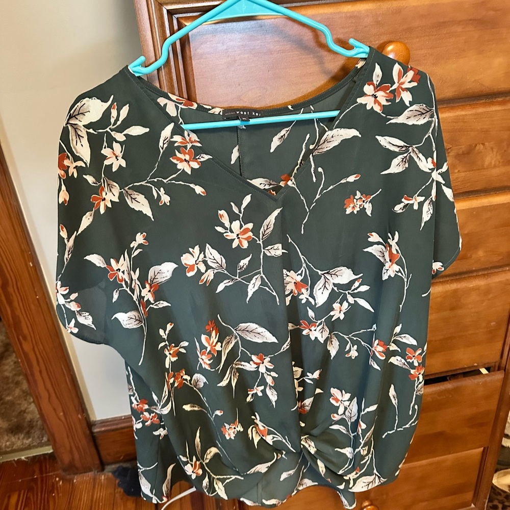 West Elm Relaxed Green Floral Short Sleeve Top